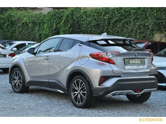 Toyota C-HR 1.8 Hybrid Dynamic Image 3